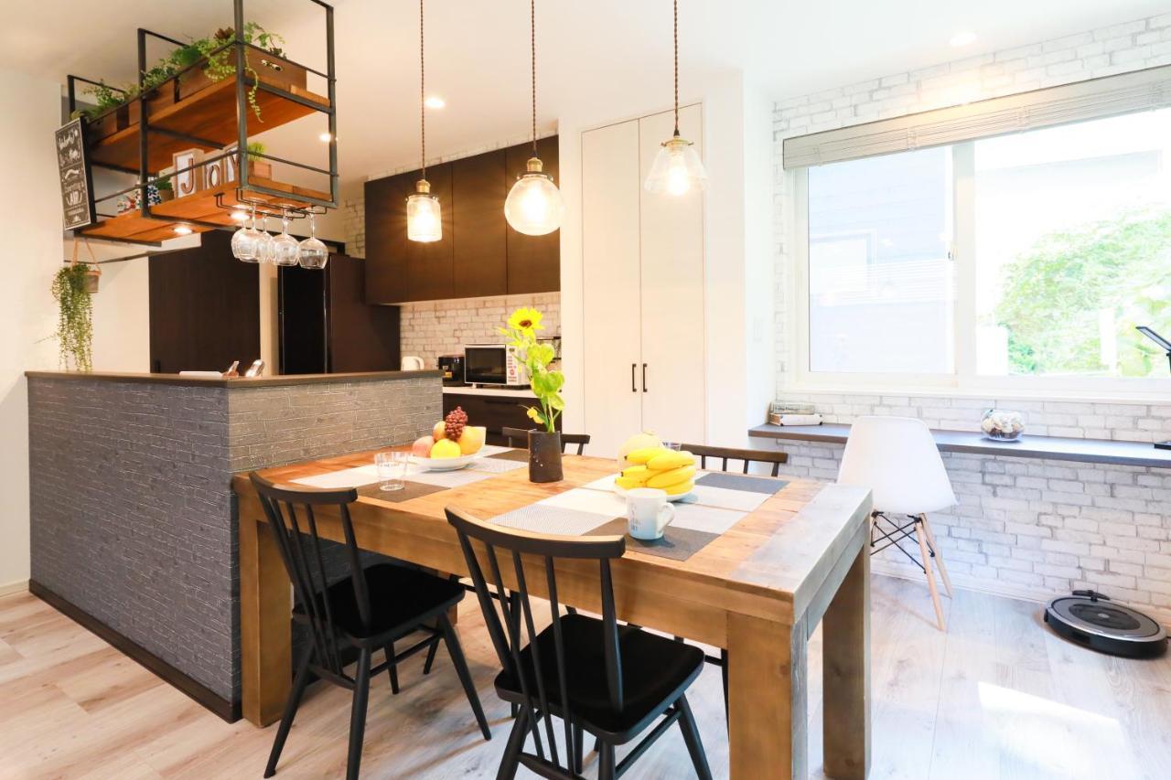 Teine White House Villa Sapporo Bagian luar foto