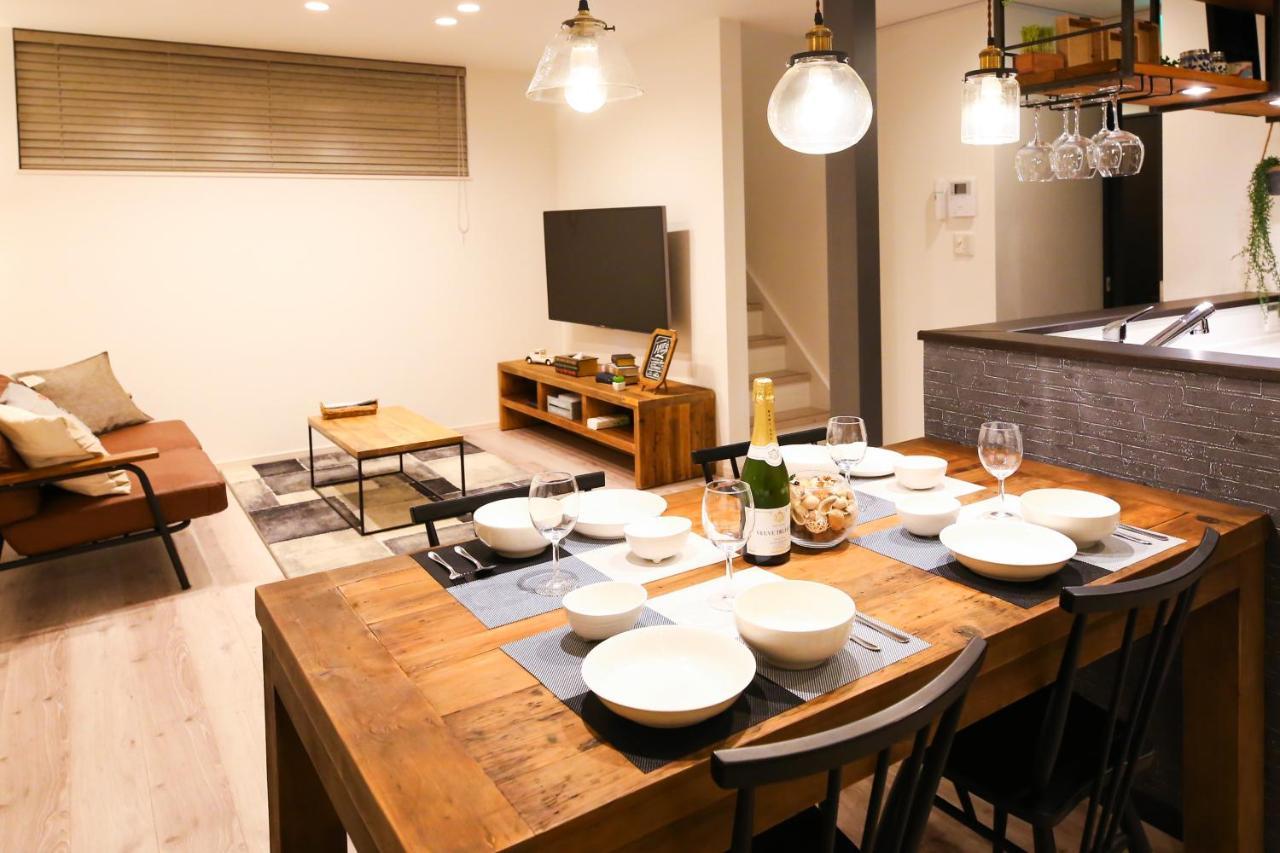 Teine White House Villa Sapporo Bagian luar foto