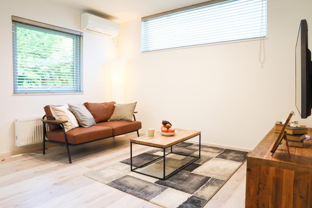Teine White House Villa Sapporo Bagian luar foto