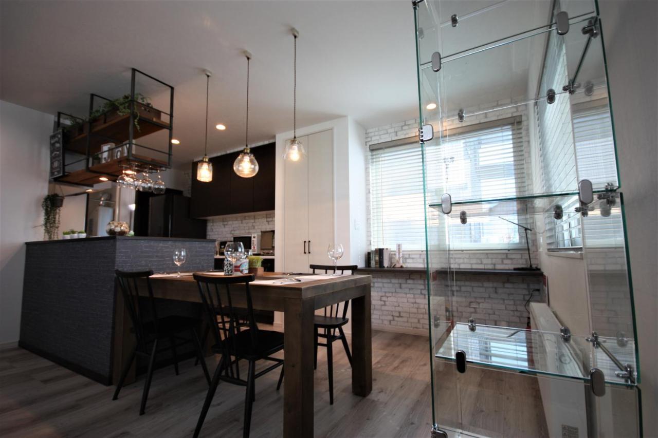 Teine White House Villa Sapporo Bagian luar foto